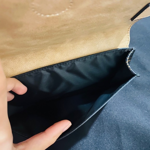 Guess Waist Bag - Picture 5 of 8